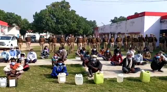 देेेवरिया: पुलिस को मिली बड़ी सफलता कच्ची शराब के विरुद्ध बड़ी कार्रवाई  50 व्यक्तियों को  गिरफ्तार ।
#टीवी भारत