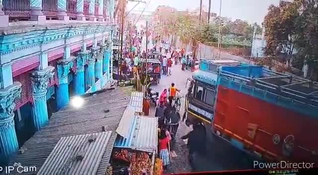 बरियारपुर: बरियारपुर में ट्रक पर चढने में असफल रहे युवक पर उसी ट्रक से मौत । 
youtube :- #Bipininternet