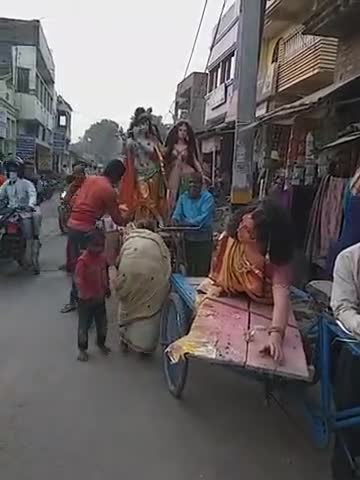 गोगरी: शांतिपूर्ण तरीके से छठ मेला समिति, रामपुर द्वारा #छठ_माता की #मूर्ति को भक्तिभाव के साथ #विसर्जन किया गया। #छठ_महापर्व