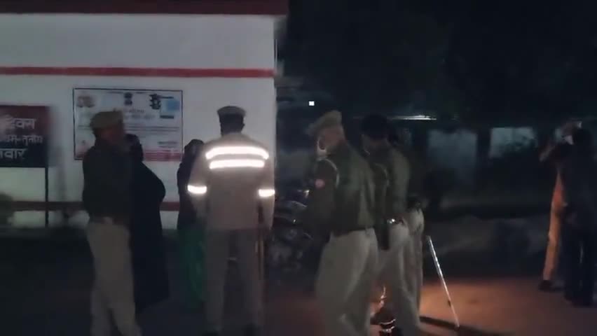 इकौना: पुलिस ने अभियान चलाकर इकौना कस्बे में दर्जनों वाहनों का किया ई-चालान #चेकिंग_अभियान