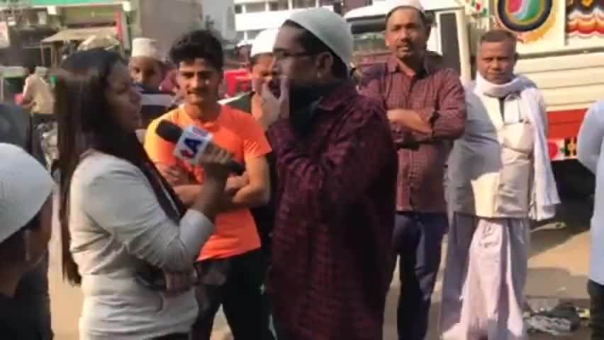 पत्राकार - #अख्तरुल_ईमान का नाम सुने है,

पब्लिक - वो #नेता नहीं #चोर है