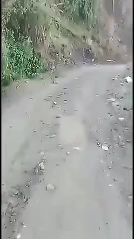 रेणुका: संगड़ाह के पीपली-चेवड़ी मार्ग पर ठेकेदार ने गलत जगह बनाई पुलिया
#sdo बोले उक्त कल्वर्ट को तोड़ा जाएगा