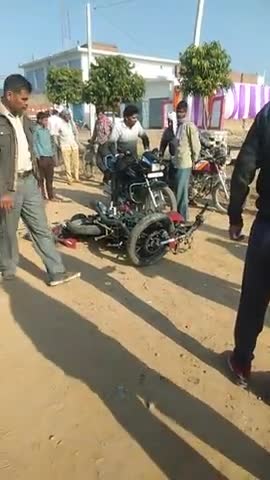 छिबरामऊ: aaj usrahaar ke pass Indian petrol pump ke paas tractor aur aur Apache bike ki takkar Apache driver ghayal#haleem ﻿