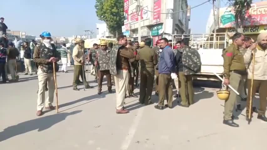 डबवाली: डबवाली चौक में किसानों के काफिले को देखती रही हरियाणा पुलिस, दिल्ली की तरफ रवाना हुआ काफिला #किसान #हरियाणा_पुलिस