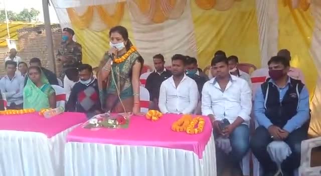 दुलमी: #दुलमी_प्रखंड के #गोडातू_गांव मे #स्थानीय_विधायक #आदरणीय_ममता_देवी_जी ग्रामीणों को संबोधित करते हुए