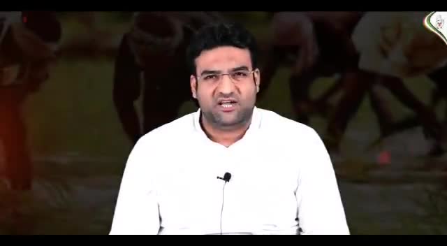 पेट जो भरता लोगों का मिट्टी से फसल उगाता है
उस किसान के खातिर तो यह धरा ही उसकी माता है ! 
#KisaanKiBaat