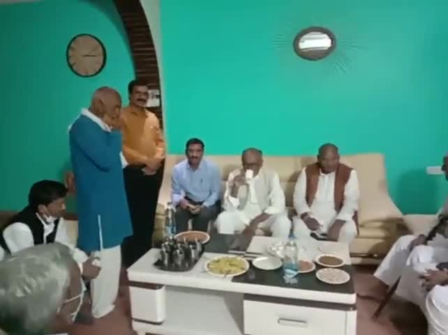 लटेरी: लटेरी कांग्रेस के पूर्व विधायक गोवर्धन लाल उपाध्याय को श्रद्धांजलि देने पहुंचे पूर्व मुख्यमंत्री दिग्विजय सिंह #दिग्विजय