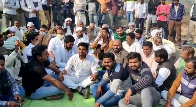 #मुज़फ्फरनगर रालोद ने किसानों के समर्थन में पानीपत खटीमा राजमार्ग को किया जाम