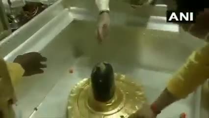 आज बनारस #काशी_विश्वनाथ के शरण मे PM श्री #Narendra_Modi जी ने की पूजा अर्चना।।