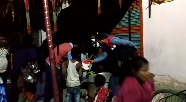 सासाराम: किसी भी अवसर पर यदि आपको भोजन बचता है तो उसे फेके नहीं 8936855589 और 8084552884 पर #Team_Sabal को कॉल करें। Great work