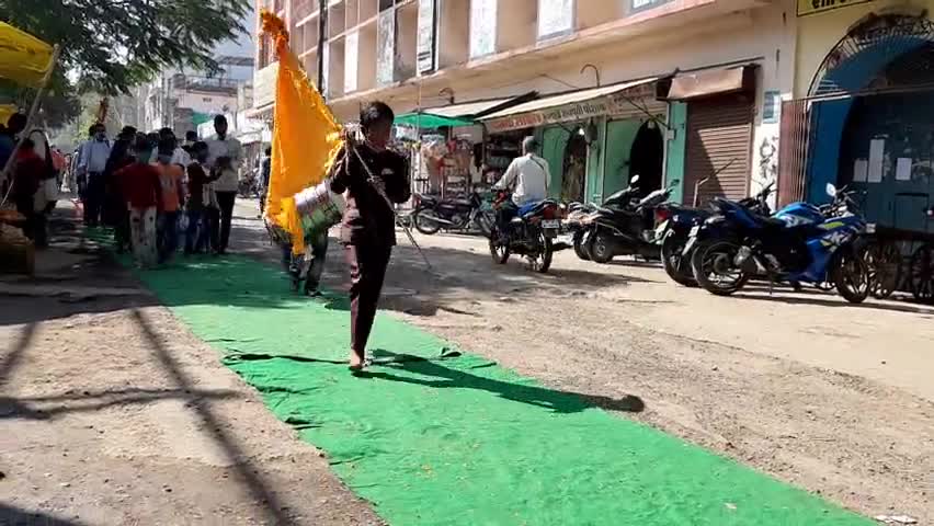 राजगढ़: #बैकुंठ चौदस पर राजगढ़ के भगवान सत्यनारायण बड़ा मन्दिर द्वारा निकाली गई गिरिराज जी परिक्रमा