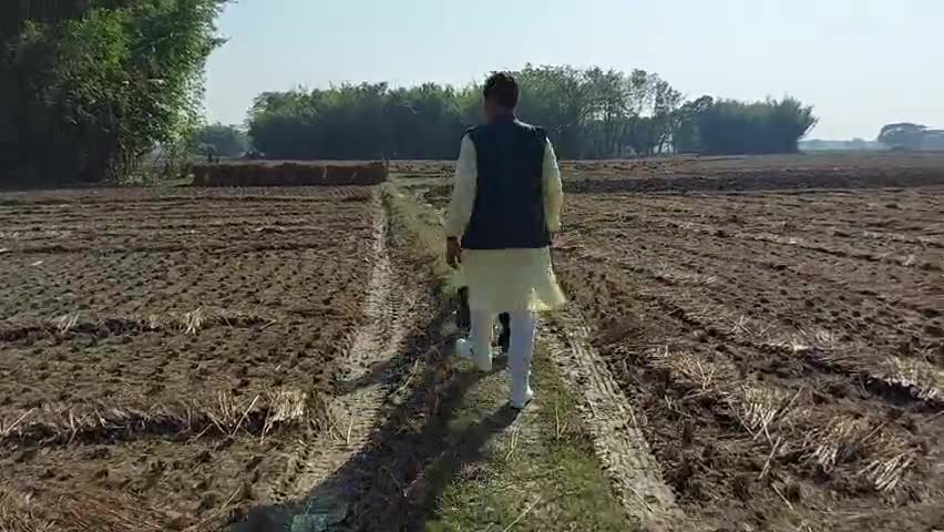 क़ब्रगाह जाने के लिए सड़क निर्माण हेतु स्थल का निरक्षण करते #ज़िला पार्षद प्रतिनिधि इमरान अलाम व अन्य #कब्रिस्तान सड़क