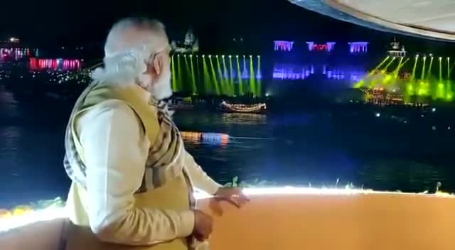 #महादेव #शिवशंकर #शम्भु #भजन पर थिरकते #प्रधानमंत्री नरेंद्र #मोदी #काशी
#देव_दीपावली #वाराणसी #घाट
पर अद्भुद #लेजर #शो
