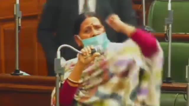 राजमाता राबड़ी देवी सदन में भाजपाइयों को धो डाली। 
#RabriDevi #Rjd #babulinayat #bihar