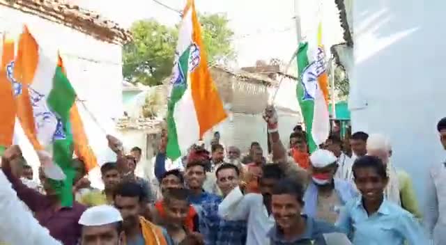 जनपद झांसी के विकास खण्ड मऊरानीपुर के गांव  मेलवारा में किसान कांग्रेस की किसान पँचायत ।
#कांग्रेस
#upcc