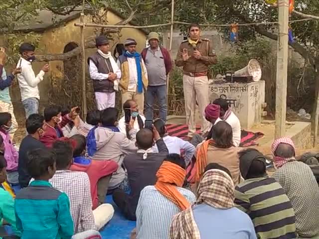 चकाई: Puri banane mein murti Baba sahab ka tutane ki vajah se ham sabhi log dharna pradarshan mein pahunche hain#khori pannan