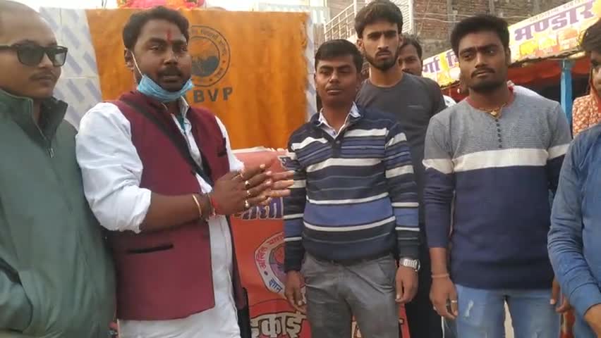 बाबा साहब डाॅ अम्बेडकर जी के पुण्यतिथि पर उनके प्रतिमा पर माल्यार्पण किया। 
#rishikarn #DrBRAmbedkar #abvpmadhepur