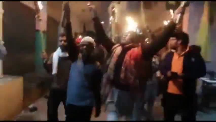 पकरीबरावां: कॄषि बिल के विरोध में बंदी की पूर्व संध्या पर राजद ने धमौल में निकाला मशाल जुलूस #कृषि_बिल