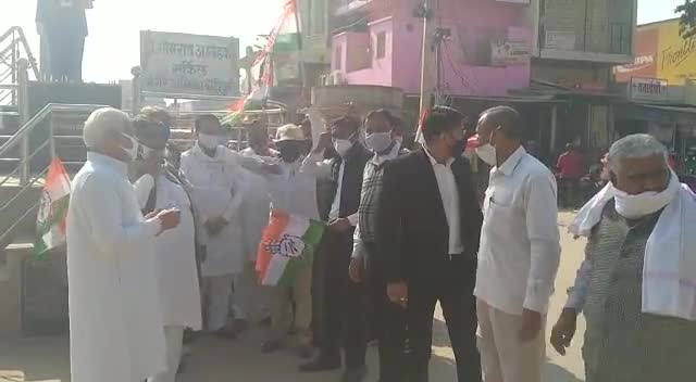 भारत बन्द 8 दिसम्बर को विधायक गजराज के नेतृत्व में बांदीकुई में प्रदर्शन विरोध

#भारतबन्दकिसान_आंदोलन
#natinalnews