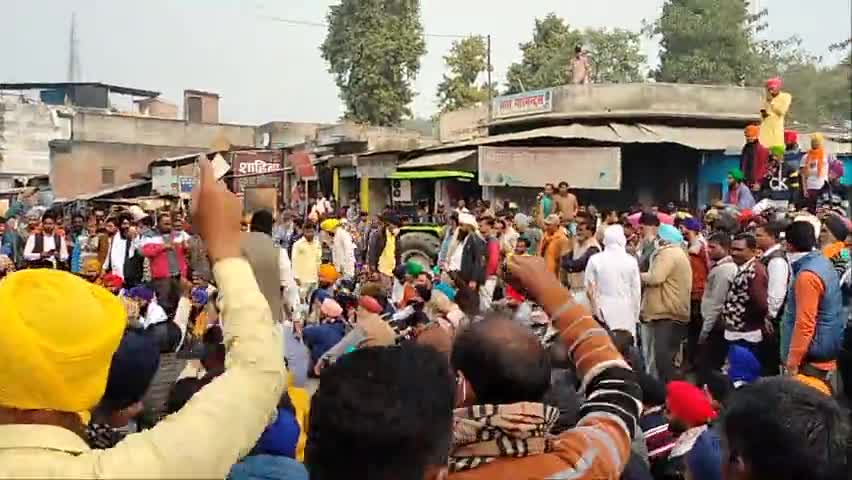 निघासन: #निघासन चौराहे पर किसानों की मांगो को पुरा करने के लिए जोरदार प्रदर्शन# भारतीय किसान यूनियन की तरहसे8दिसंबर भारत बंद।