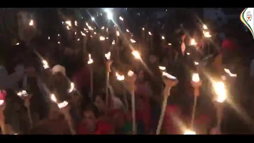 मशाल जुलूस।
#कृषि_कानूनों के विरोध में #महिलाओं का
#मशाल_जुलूस।
