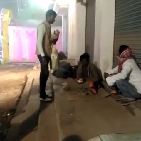 #rरात्रि #भोजन #वितरण। #जरूरतमदों के #बीच।