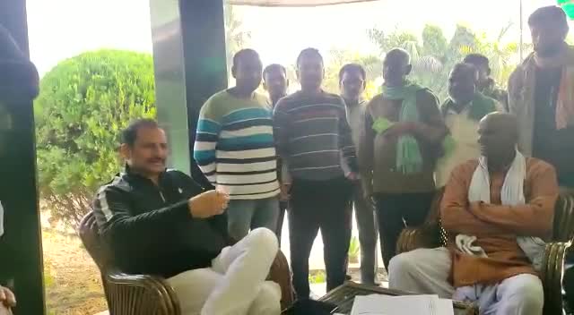 बसंतपुर: छातापुर विधायक नीरज कुमार जी ने बैंक कर्मी को लगाया फटकार #Wrong system