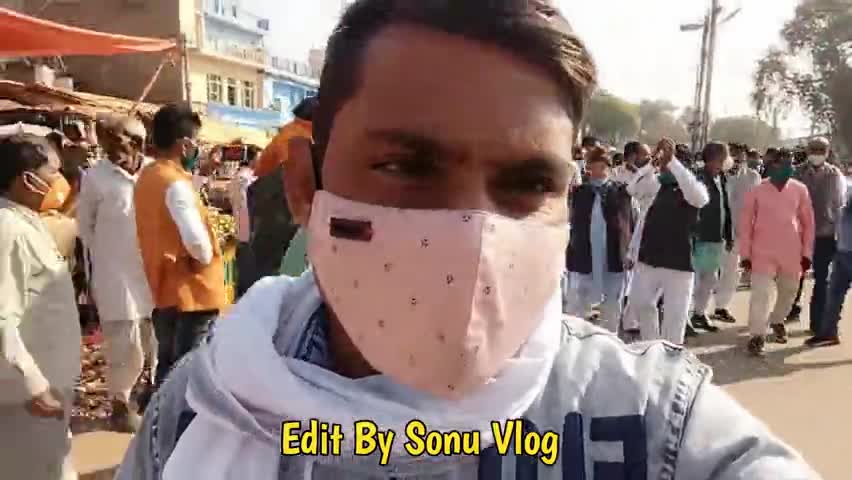 करेरा: #भारत_बंद के समर्थन में सड़क पर उतरे करैरा विधायक प्रागीलाल जाटव एवं समर्थक दुकानें बंद कराई #bharat_band ﻿ #sonuvlog