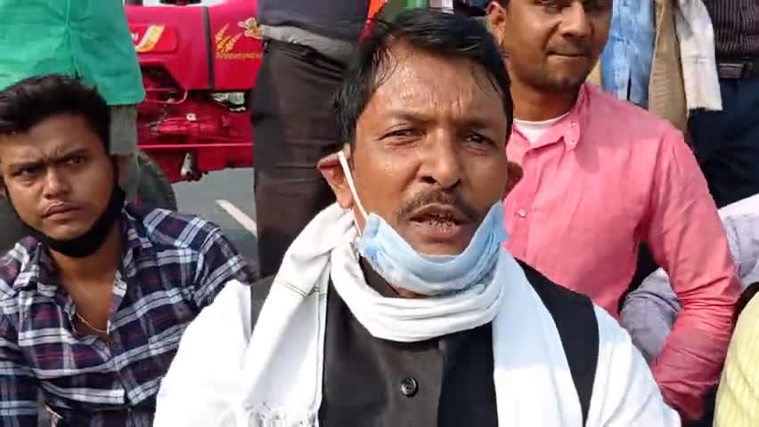 फारबिसगंज: #एनएच 57 को जाम कर
 किसान आंदोलन को दिया कौंग्रेस ने समर्थन