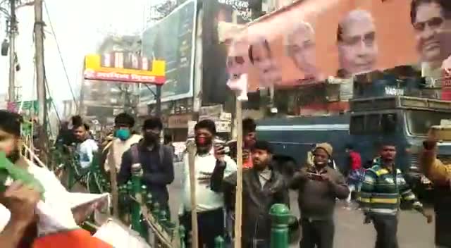 किसानों की आवाज देश मे बुलंद है,
अन्नदाता के लिये आज भारत बंद है।

#आज_भारत_बंद_है