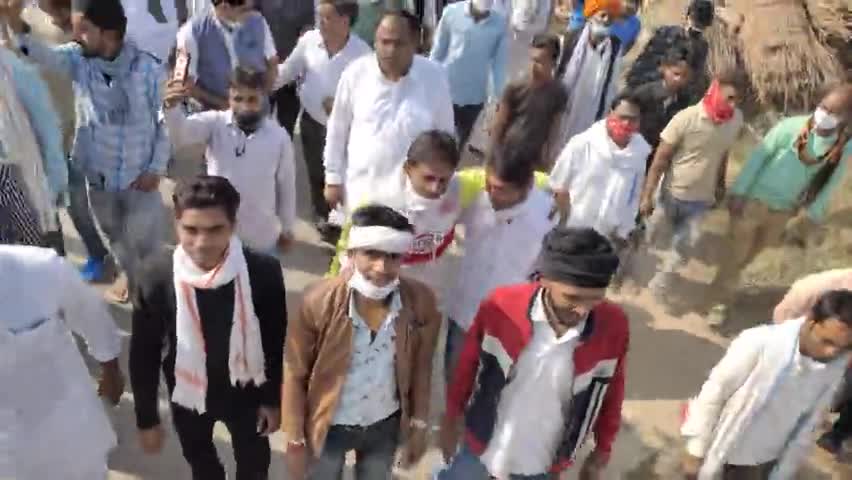 किसानों के सम्मान में, किसान पुत्र मैदान में #सपोटरा, #कुड़गाँव बाजार पूर्ण रूप से बंद।
#किसान_एकता_जिंदाबाद