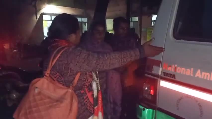 इकौना: 29 महिलाओं का इकौना सीएचसी में कैम्प लगाकर हुआ नसबंदी ऑपरेशन, एम्बुलेंस सुविधा से भेजा गया घर #नसबंदी