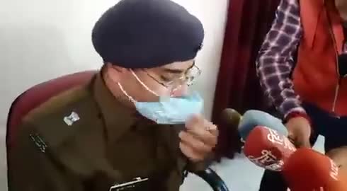 कोल: #Aligarh News लोगों को ठगता घूम रहा फर्जी दरोगा गिरफ्तार, बुलेट पर आगे-पीछे पुलिस लिखकर घूमता था l #ALIGARHPOLICE