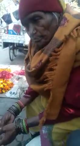 कोल: #SSP_ALIGARH
#DM_ALIGARH

कृपया माता जी की सुनवाई करे और इनकी समस्या के निवारण हेतु प्रयास करें 🙏🙏🙏🙏