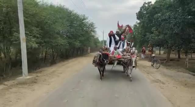 #पांचवां_दिन
आज कर्वी विधान सभा कें अगरहुडा,नहरा,बसहर में #किसान_यात्रा कें तहत किसान बिल कें खिलाफ बैलगाड़ी यात्रा निकाल
