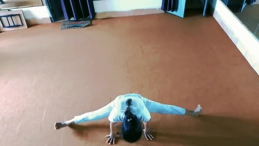 full split, front to back
#yoga #MyLifeMyYogaIndia #MyLifeMyYoga 
#join my yoga class
