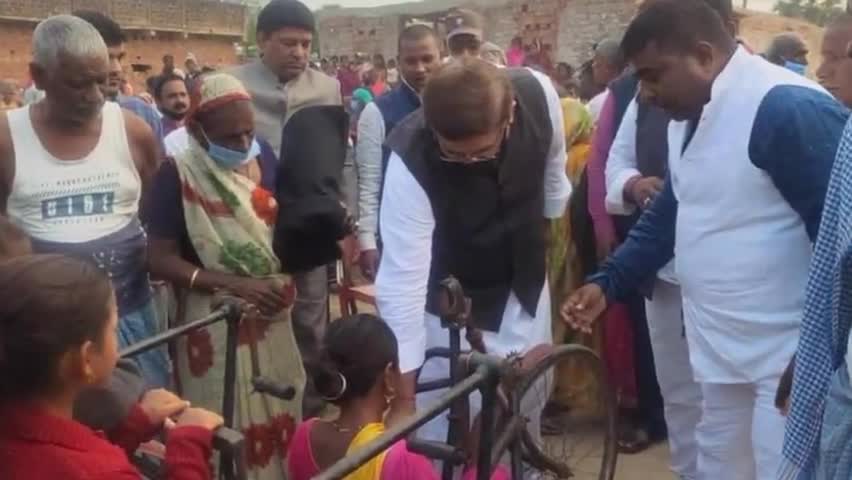 पकरीबरावां: बाबा साहब की 65वीं पुण्यतिथि पखवाड़ा पर बिहटा में कार्यक्रम आयोजित, गरीबों के बीच बांटे गए कम्बल एवं मास्क #कम्बल_वितरण