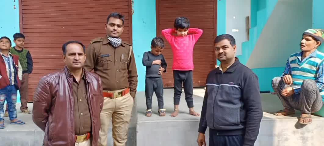 बिलग्राम: सुभाष पार्क में खेलते-खेलते गुम हुईं दो मासूम बच्चियों को कोबरा मोबाइल पुलिस ने एक घण्टे में सकुशल पहुंचाया घर #सराहनीय