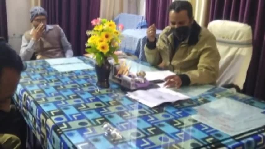 पकरीबरावां: पकरीबरावां में बीडीओ डॉ अखिलेश कुमार ने पंचायत सचिवों के साथ की बैठक, दिए कई निर्देश #बीडीओ