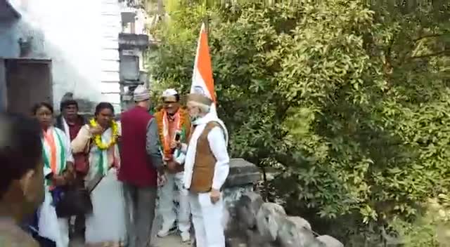 आज 16/12/20 को #विजय_दिवस के मौके पर तिलक हाल कानपुर में  राष्ट्रीय ध्वज का ध्वजारोहण करने के बाद संबोधित करते हुये