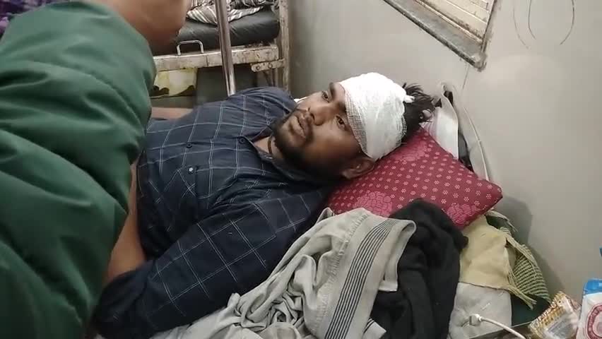छतरपुर नगर: #chhatarpurnews 
लुगासी चोकी के अंतर्गत का मामला कारण यादव एवम् उनके परिवार के चार लोग घायल जिला अस्पताल में भर्ती