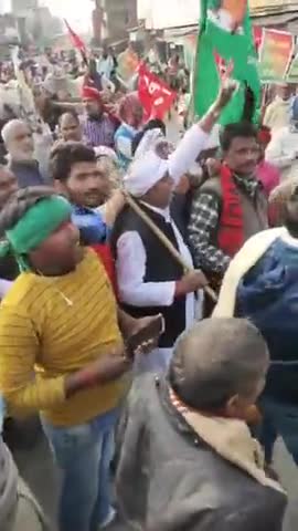 मधेपुरा: मधेपुरा में नये #कृषि_कानून के खिलाफ राजद विधायक #प्रोफेसर_चंद्रशेखर के नेतृत्व में किसानों का हल-बैल के साथ प्रदर्शन