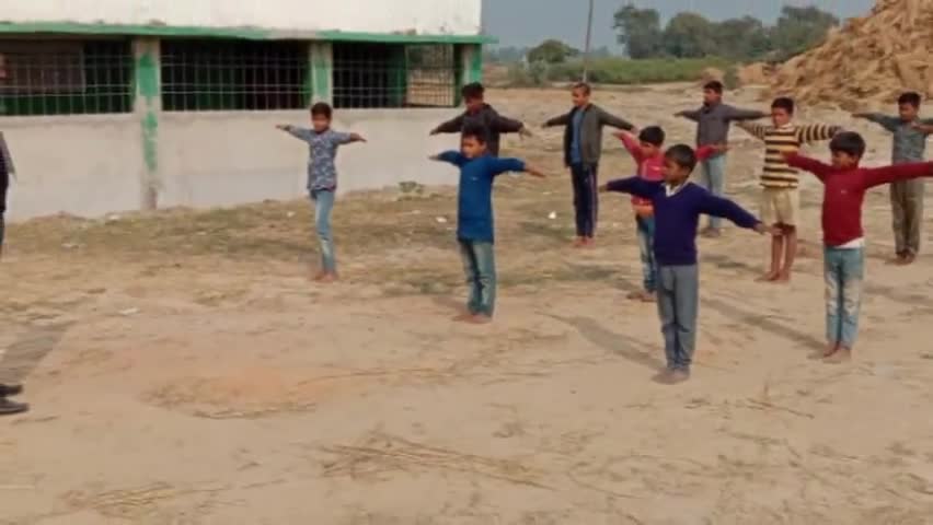 पकरीबरावां: पकरीबरावां प्रखंड के विद्यालयों में फिट इंडिया के तहत कराए जा रहे योग एवं खेल #फिट_इंडिया