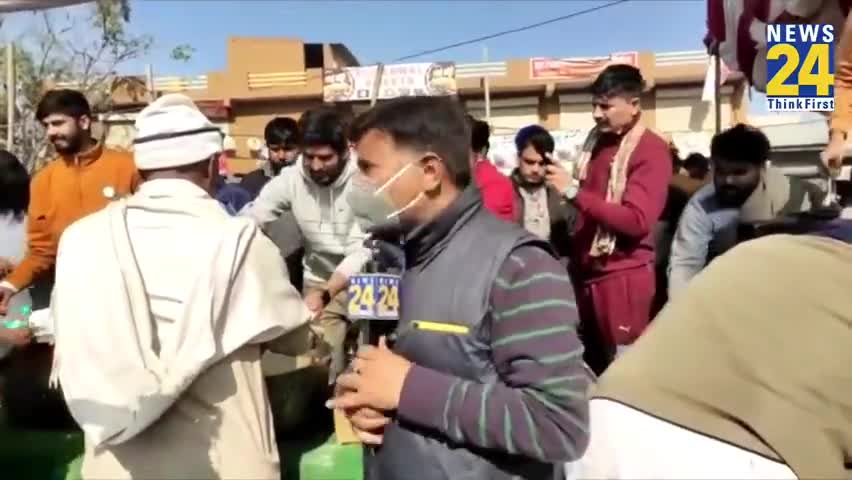 #किसान_आंदोलन के समर्थन में आये
#बॉक्सर विजेंदर सिंह
खिलाया #लंगर।