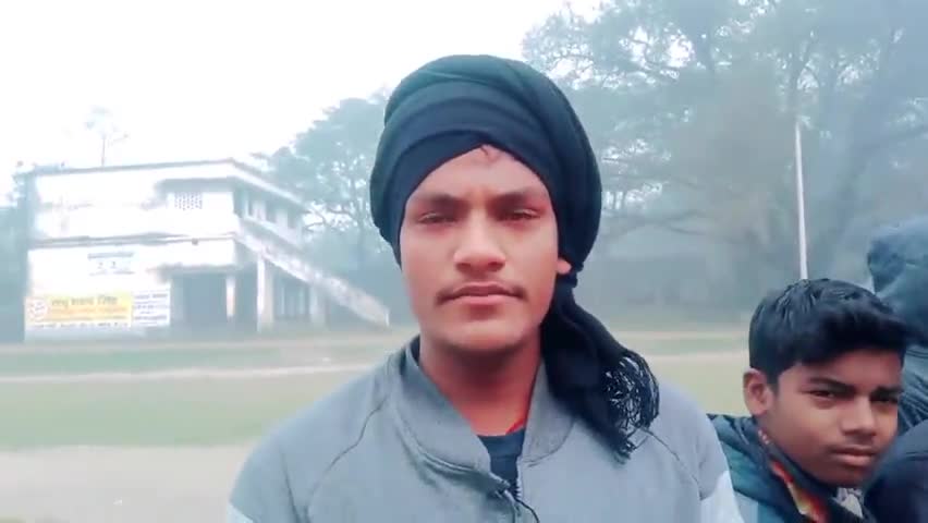 #कांटी के हरिदासपुर में क्रिकेट खेल रहे बच्चों ने कहां #जनप्रतिनिधियों को करना चाहिए गरीब लोगों कि मदद।