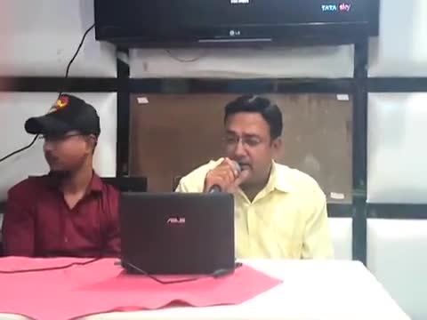 #हिन्दी_ख़बर के संपादक ने एक रेस्टोरेंट में गाना गाया तो वहां बैठे सिरफिरे ने ये क्या कर डाला? ﻿#hindikhabaruk