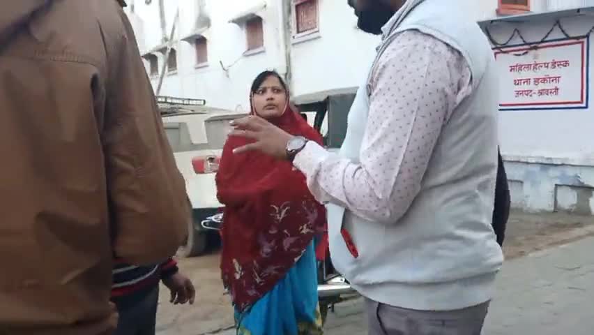 इकौना: लाजपत नगर निवासी महिला ने जमीनी विवाद को लेकर पुलिस से की शिकायत #जमीनी_विवाद