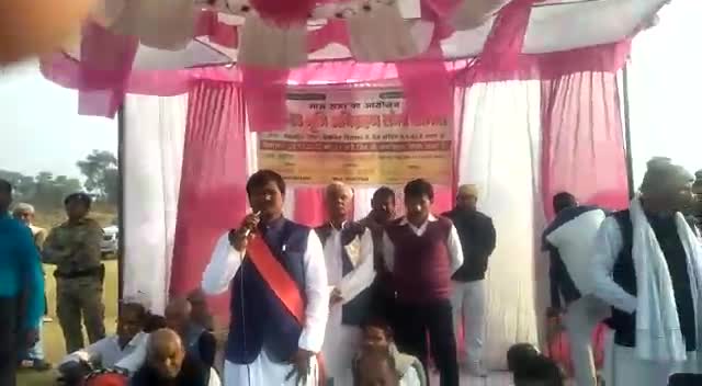 मखदुमपुर: पूर्व प्रधानमंत्री चौधरी चरण सिंह की जयंती पर किसान गोष्ठी में विधायक सतीश कुमार ने लोगों को किया सम्बोधित #satishkumar