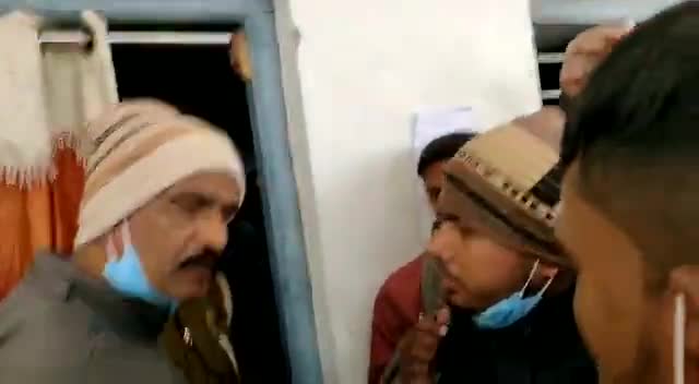बिहार में पुलिस ने पेपर लीक कराये, जिसे देख परीक्षार्थियों ने किये बड़े खुलासे।
#bhim_army_founder_vijay_kumar_azad