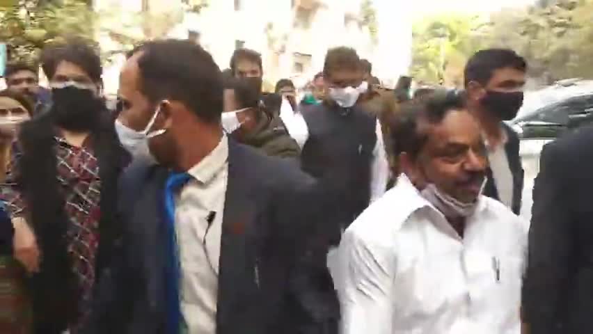 क्या किसानों की लड़ाई लड़ना गुनाह?
प्रियंका गांधी जी की गिरफ़्तारी क्यों?
#CongressMarchForFarmers